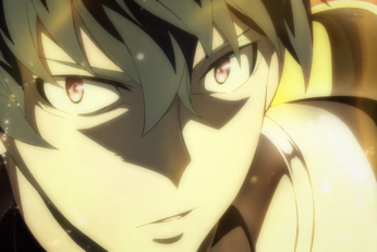 La adaptación al anime de Overgeared (Temppal), basada en el exitoso manhwa escrito por Saenal e ilustrado por Monohumbug de REDICE STUDIO junto a Team Argo, confirmó oficialmente su estreno para octubre de 2026. El anuncio estuvo acompañado por la apertura de los canales oficiales del proyecto, además de la publicación de un primer avance promocional y una ilustración preliminar que ofrece un vistazo al universo de fantasía y realidad virtual que ha convertido a la obra en uno de los webtoons más populares de los últimos años. La producción estará a cargo de J.C.Staff, estudio responsable de series como Toradora!, Shokugeki no Soma, DanMachi y One Punch Man Season 2. La dirección recaerá en Ayako Kōno, conocida por su trabajo en Sword Art Online the Movie - Progressive, mientras que la composición de la serie estará en manos de Kenta Ihara, quien recientemente participó en Sentenced to Be a Hero. El diseño de personajes será realizado por Ryōsuke Tanigawa, reconocido por su trabajo en Demon Lord 2099, mientras que la banda sonora estará compuesta por Yoshiaki Fujisawa, compositor de series como Mushoku Tensei: Isekai Ittara Honki Dasu. La dirección de sonido correrá a cargo de Yoshikazu Iwanami, una de las figuras más experimentadas de la industria, conocido por su participación en franquicias como JoJo's Bizarre Adventure. Junto con el anuncio también se confirmó el elenco principal de voces. Tatsumaru Tachibana, recordado por interpretar a Jin Mori en The God of High School, dará vida al protagonista Grid, mientras que Asami Seto, conocida por personajes como Nobara Kugisaki en Jujutsu Kaisen, interpretará a Yura. La historia sigue a Shin Youngwoo, un joven que acumula deudas y apenas logra sobrevivir gracias a empleos temporales. Considerado un fracaso por gran parte de quienes lo rodean, encuentra refugio en Satisfy, un gigantesco videojuego de realidad virtual que domina el entretenimiento mundial. Dentro del juego adopta el nombre de Grid, aunque inicialmente tampoco destaca por sus habilidades. Todo cambia cuando descubre un objeto extremadamente raro que contiene los conocimientos perdidos de un legendario herrero. La obtención de ese poder tiene un precio considerable: perder todo su progreso acumulado. A partir de ese momento, Grid inicia un nuevo camino dentro de Satisfy, desarrollando habilidades únicas que poco a poco lo convertirán en una de las figuras más importantes del mundo virtual.