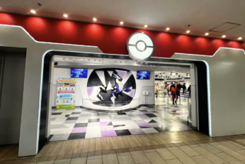 Entrada del Pokémon Center MEGA TOKYO en Sunshine City, Ikebukuro, antes de su reapertura programada para agosto de 2026.