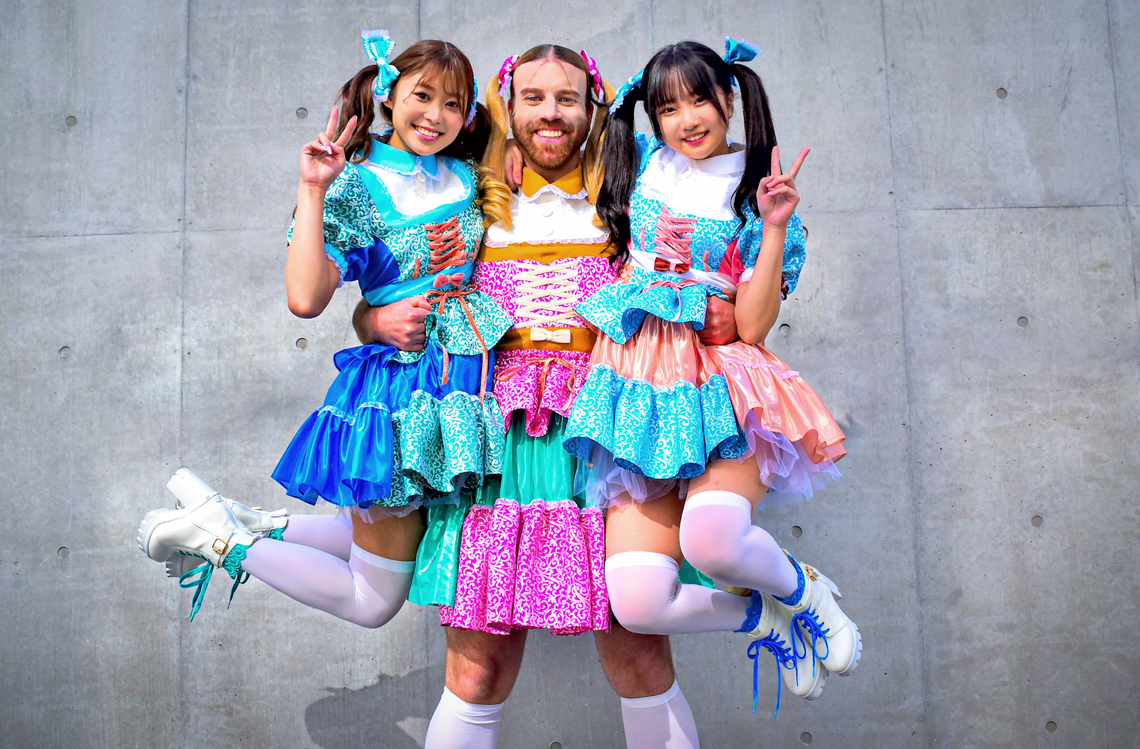 SUZU anunció que se graduará de BABYBEARD el 7 de septiembre de 2026 después de seis años como integrante del grupo.